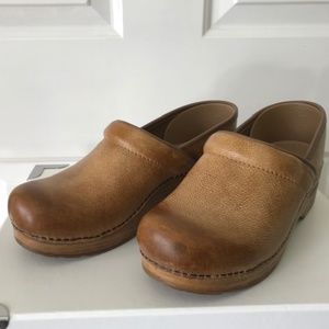 Danksos Slip-on Clogs, Honeyed Saddle Size 38